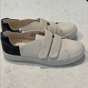 Nine West Oleandro 8.5 White and Black Leather Velcro Strap Sneakers